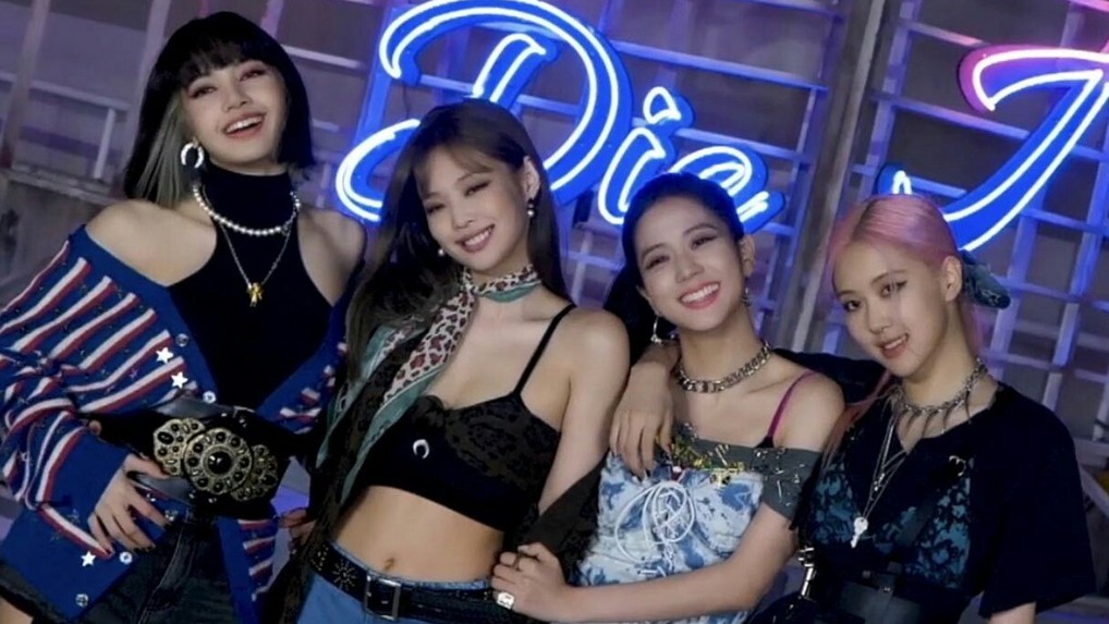 Она придумывает прозвища для участниц BLACKPINK.