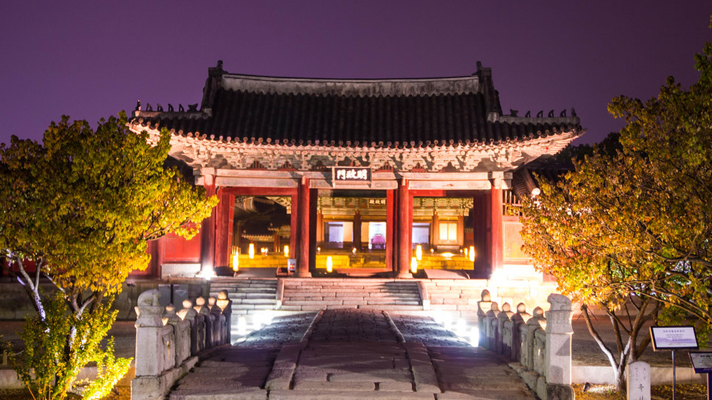 360-прогулка по Сеулу: ночь у дворца Чхангёнгун