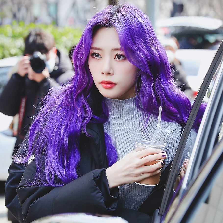 айдолы фиолетовые волосы