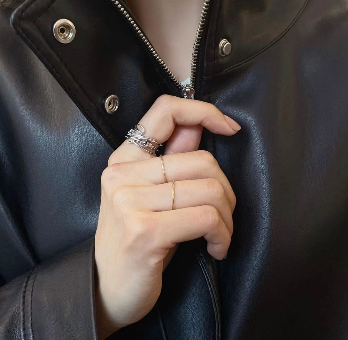 Новый мерч от SM Entertainment: кольца в виде подписей айдолов