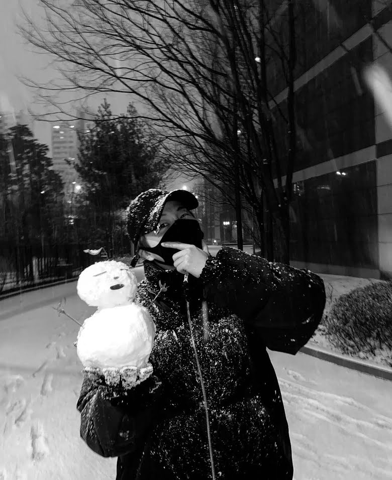 Джинхван из iKON с самым милым снеговиком!