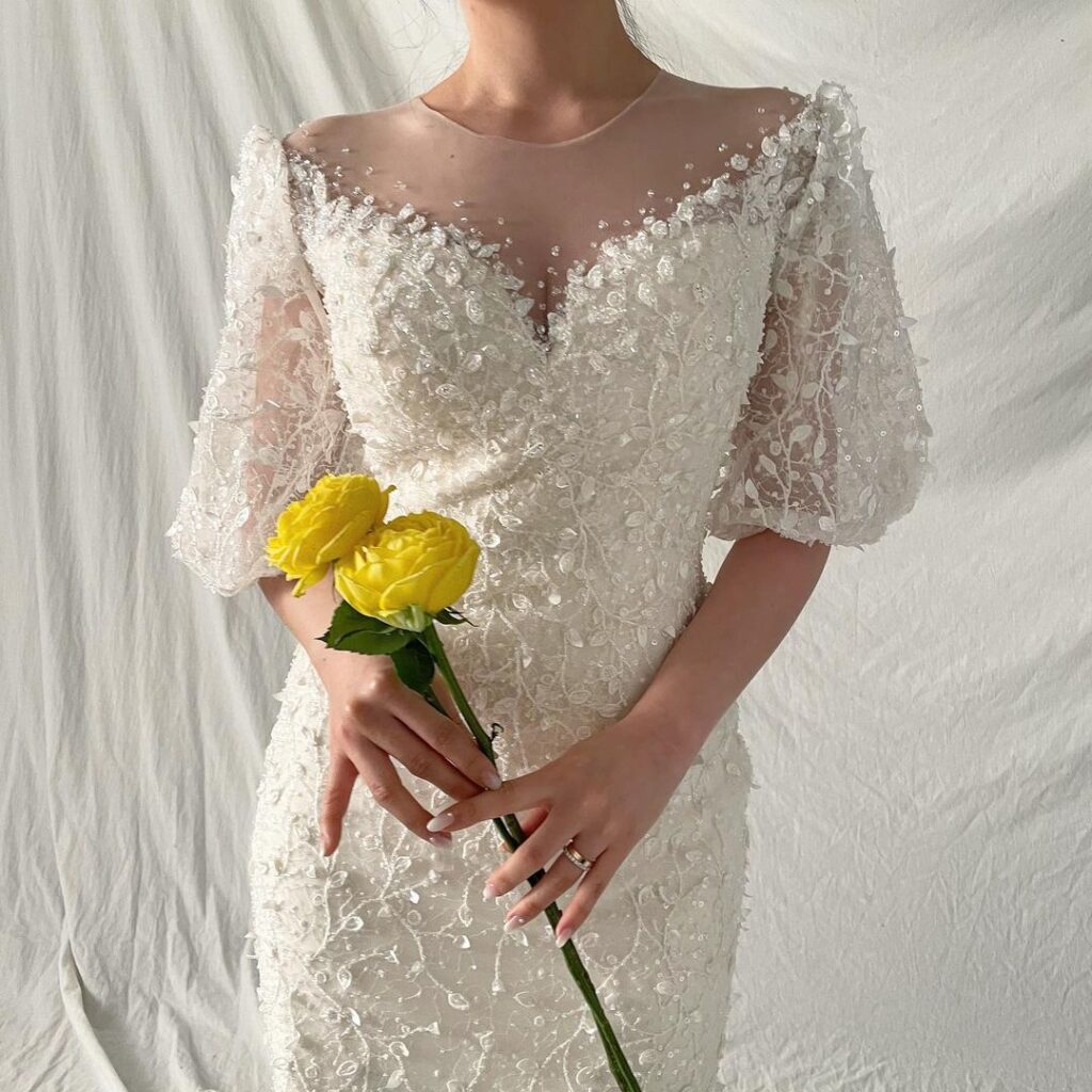 Сестра Хосока из BTS выбирает свадебное платье