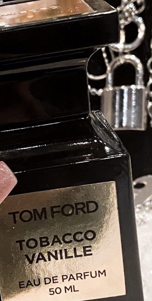Для образа в чёрном: Tom Ford Tobacco Vanille