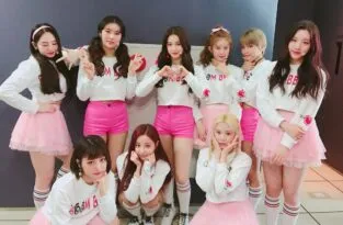 MOMOLAND