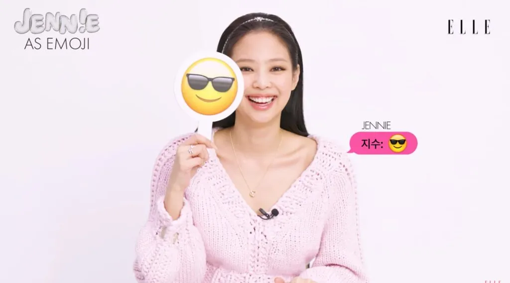 Смотрите: Дженни из BLACKPINK описывает себя, участников, свой стиль в одежде и многое другое в интервью Emoji