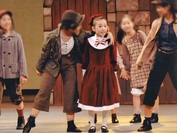 Сакура из LE SSERAFIM с детства на сцене 😍