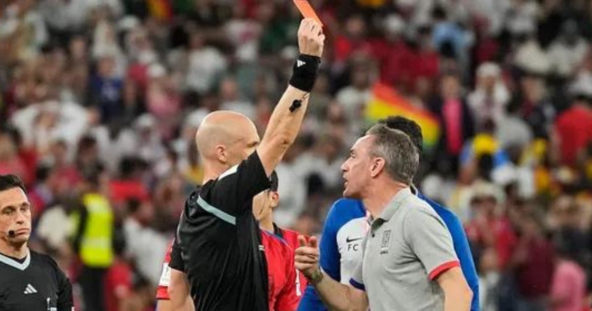 Корейские нетизены хвалят тренера своей сборной Паоло Бенто за красную карточку - вот что произошло