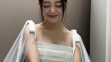 Какие платья выбирают корейские знаменитости для того, чтобы блистать на церемониях? Какие платья выбирают корейские знаменитости для того, чтобы блистать на церемониях?