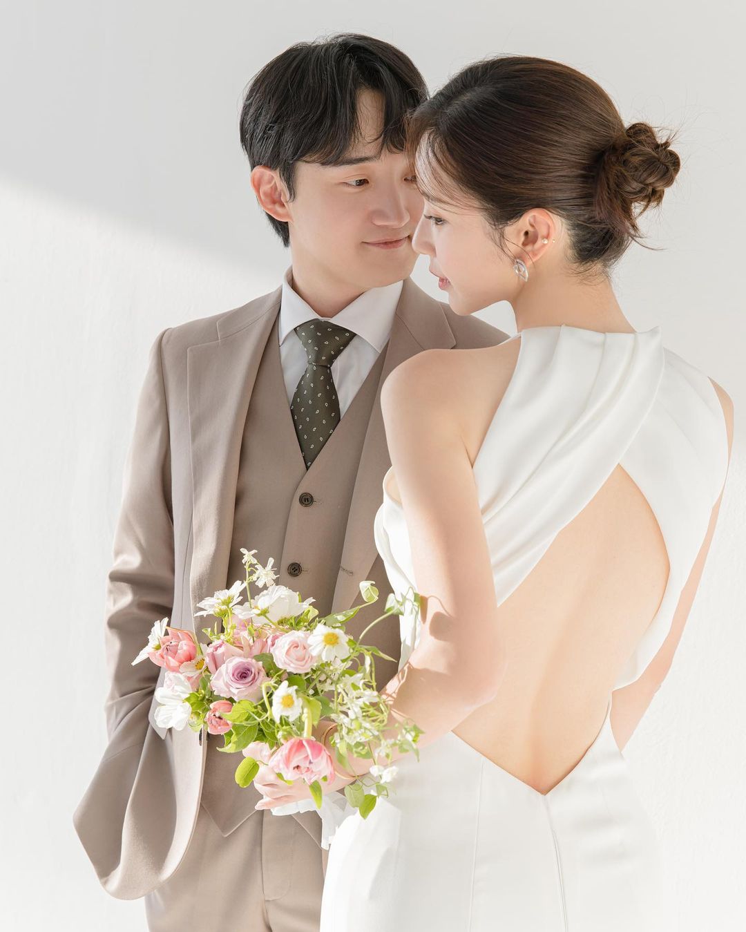 Автор вебтуна "Истинная красота" выходит замуж + делится великолепными свадебными фотографиями