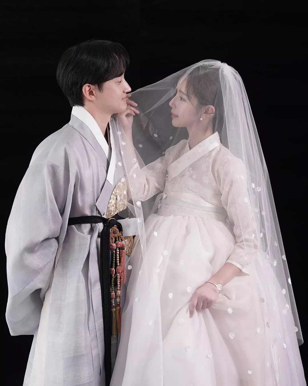 Yaongyi вышла замуж