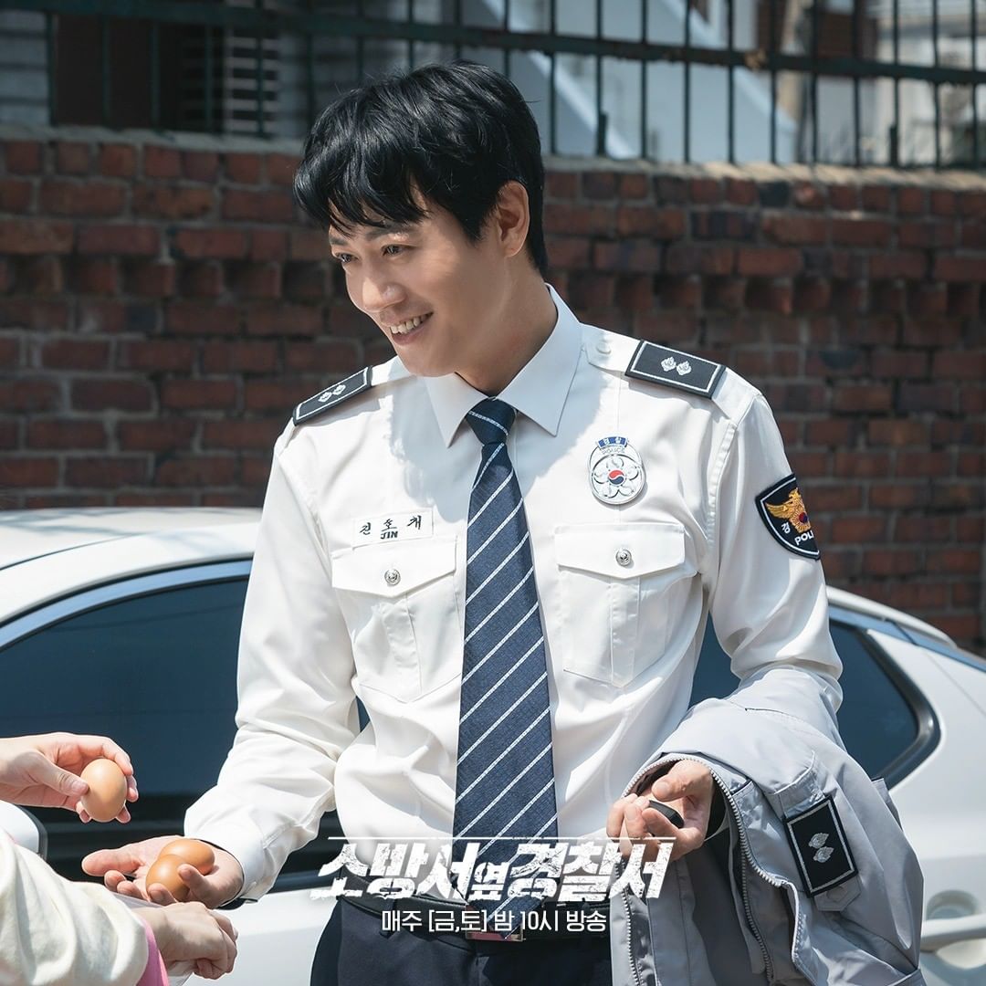 Ким Рэ Вон - офицер-детектив, занимающий первое место по количеству арестов в дораме "Полицейский участок рядом с пожарной"