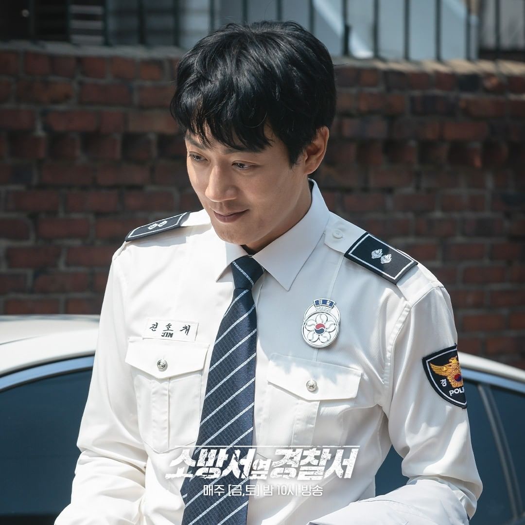 Ким Рэ Вон - офицер-детектив, занимающий первое место по количеству арестов в дораме "Полицейский участок рядом с пожарной"