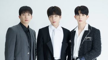 U-KISS представили новые профайл-фото в честь 15-летия дебюта