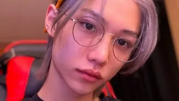 Феликс из Stray Kids заставил фанатов удивиться с неожиданным хэштегом в последнем посте