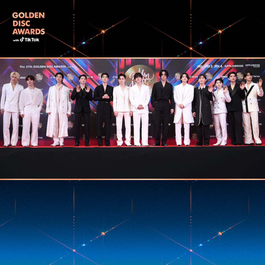 Shining award 2023. Севентин 2023. The 37th Golden Disc Awards ведущие. Севентин на красной дорожке Эскупс. Севентин 2023 BSS.