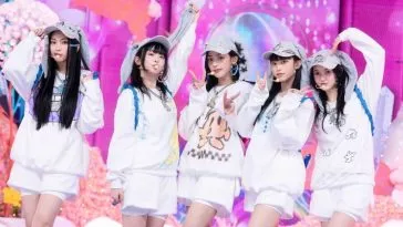 Песня NewJeans "OMG" сравнялась с песней BLACKPINK "Pink Venom" и заняла второе место в списке самых успешных песен женских кпоп-групп в Billboard's Hot 100