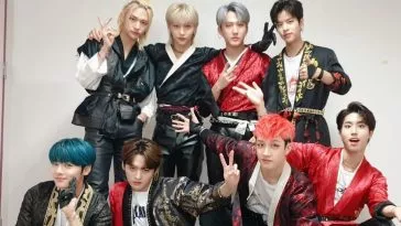 Клип Stray Kids "Back Door" стал вторым по счету, набравшим 300 миллионов просмотров