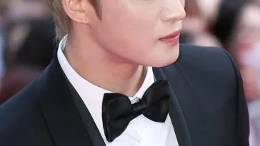 Легендарный айдол второго поколения "признался", что состоит в отношениях, но это не то, о чем вы подумали