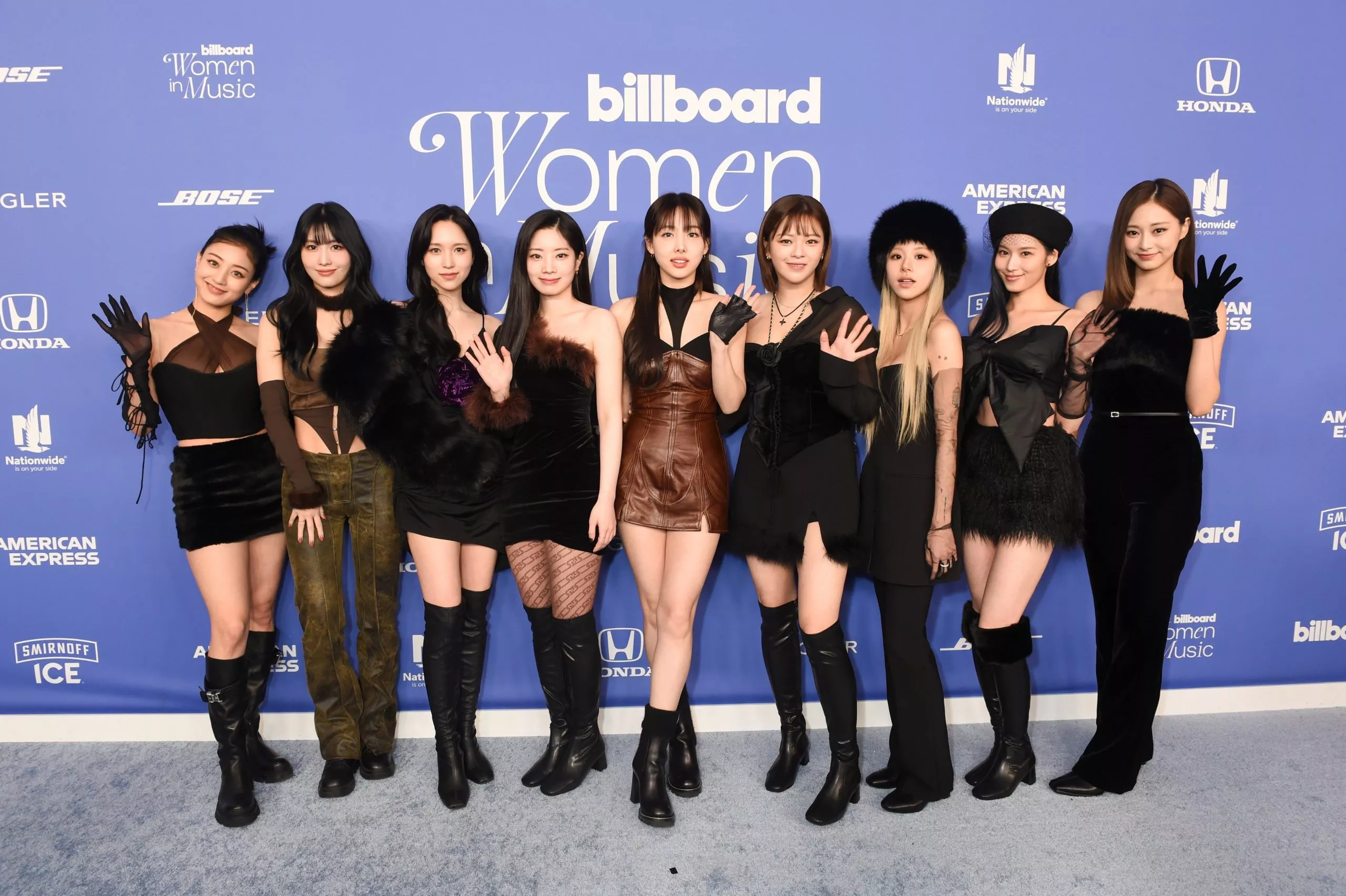 Нетизены неоднозначно отреагировали на внешний вид TWICE на красной дорожке "2023 Billboard Women In Music Awards"