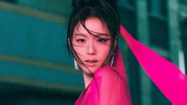 Джису из BLACKPINK дебютирует в топ-2 обоих мировых чартов Billboard с песней "FLOWER"