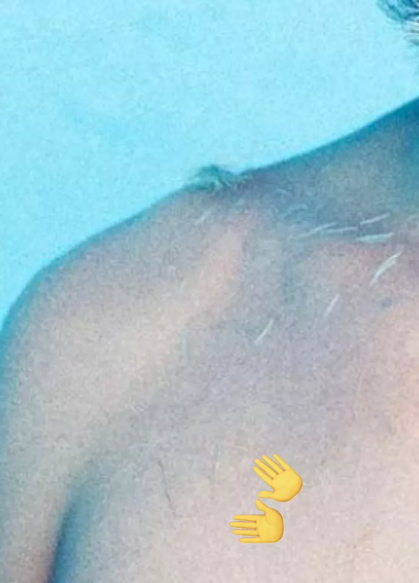 Зоркие АРМИ думают, что нашли татуировку "7" у Шуги из BTS