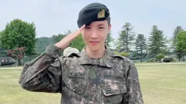 Джей-Хоуп из BTS поделился новостями из армии и фотографиями в военной форме