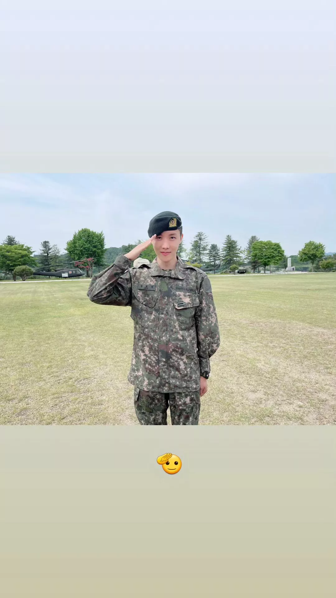 Джей-Хоуп из BTS поделился новостями из армии и фотографиями в военной форме
