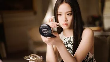 Фанаты BLACKPINK терроризируют соцсети DIOR BEAUTY из-за одного поста