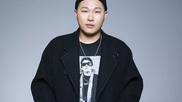 Известный рэпер и генеральный директор лейбла потрясен низкими билетов, поэтому он... сделал концерт бесплатным для всех желающих