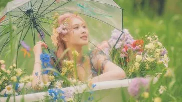 Сван из PURPLE KISS дебютирует с сольным альбомом "Twenty"