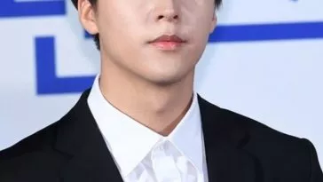 Айдол второго поколения сталкивается со слухами о беременности на фоне неожиданного объявления о свадьбе