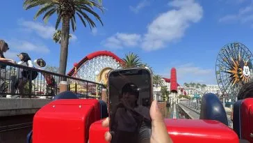 ARMY буквально рискует всем, чтобы посмотреть прямую трансляцию Чонгука из BTS