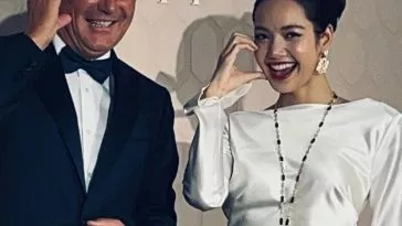 Лиса из BLACKPINK и Хваса из MAMAMOO привлекли внимание "уроками эгъё" для генерального директора BVLGARI