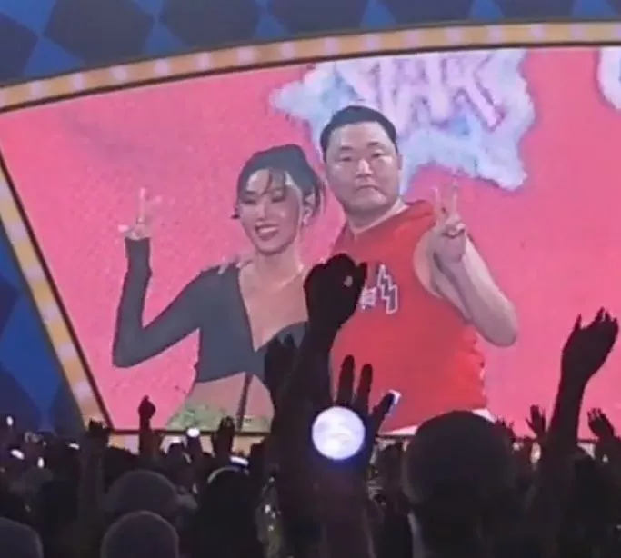 Хваса сделала неожиданное заявление на концерте Psy