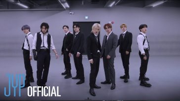 Stray Kids выпустили видео танцевальной практики на песню S-Class в костюмах Stray Kids выпустили видео танцевальной практики на песню S-Class в костюмах