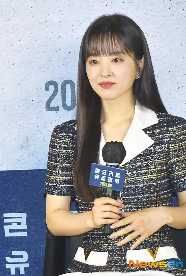 Актриса Пак Бо Ён призналась, что чувствовала себя "неловко" во время первой встречи с Пак Со Джуном по неожиданной причине