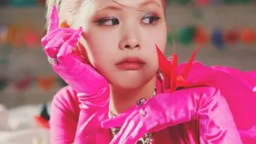 Сван из Purple Kiss, ведущая вокалистка четвертого поколения, стала новой музой Джунки Сван из Purple Kiss, ведущая вокалистка четвертого поколения, стала новой музой Джунки