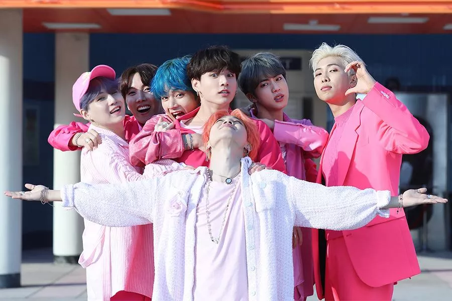 "Boy With Luv" от BTS стал вторым клипом мужской кпоп-группы, набравшим 1,7 миллиарда просмотров