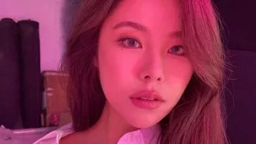 Хвиин из MAMAMOO готовится к сольному камбэку Хвиин из MAMAMOO готовится к сольному камбэку