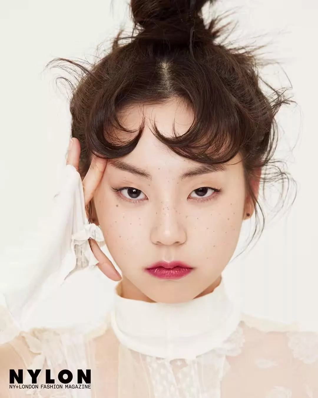 9 прекрасным корейских актрис и девушек-айдолов с моновеками