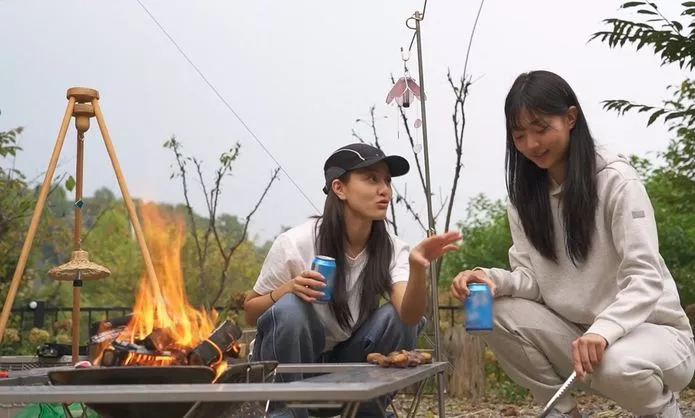 Джихё из TWICE и ее младшая сестра Джиён отправляются в поход в шоу "Я живу один"
