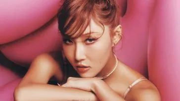 Прокуроры закрыли дело о "непристойном поведении" Хвасы