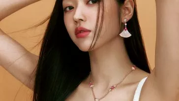 Юа из Oh My Girl появилась в октябрьском номере журнала Elle Brilliant