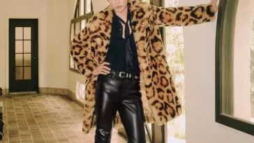 Пак Бо Гом украсил обложку Esquire Korea