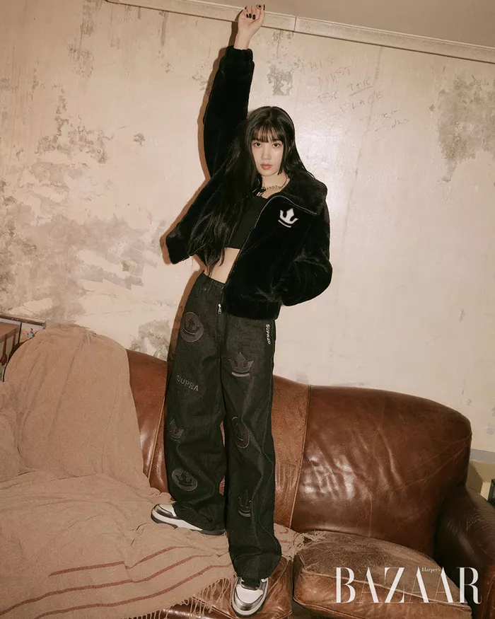 Певица Квон Ын Би излучает хип-хоп харизму в фотосессии Harper's Bazaar