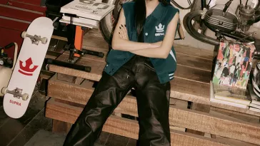 Певица Квон Ын Би излучает хип-хоп харизму в фотосессии Harper's Bazaar Певица Ын-Би Квон излучает хип-хоп харизму в фотосессии Harper's Bazaar