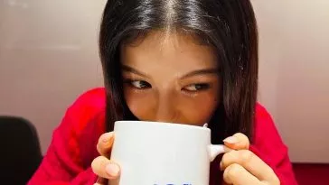 Цвет сезона: образы корейских знаменитостей в красном