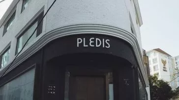 Pledis Entertainment планирует запустить новую мужскую группу в 2024 году