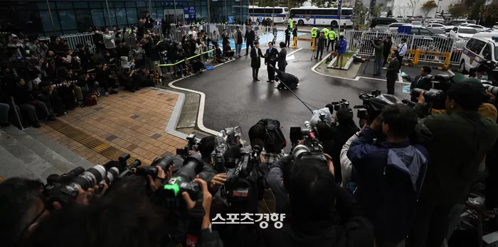 Журналисты поговорили с G-Dragon перед его добровольной явкой в полицию