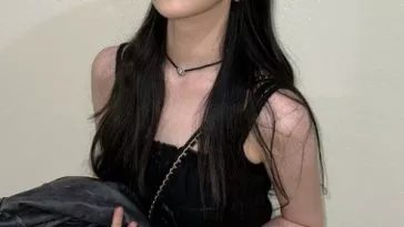 Певица xooos, которая по слухам состоит в отношениях с Пак Со Джуном, выпускает новый сингл "Crush!"